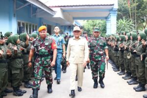Gubernur AAU Dampingi Wamenhan RI Tinjau SPPI Batch 3