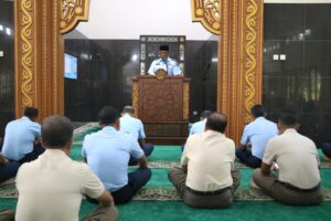 Teguhkan Niat dan Komitmen Ibadah, Kolonel Sus Handayana Sampaikan Tausiah di AAU