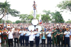 Drumb Band Gita Dirgantara AAU Guncang Purworejo, Semarakkan Hari Bhakti TNI AU ke-78 dan Reuni Akbar SMAN 1