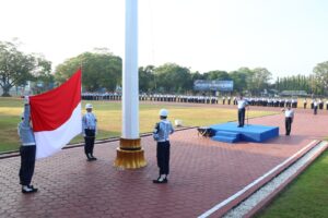 Tumbuhkan Nasionalisme : AAU Laksanakan Upacara Bendera Hari Senin